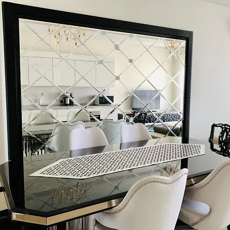 Luxury House Apartment *